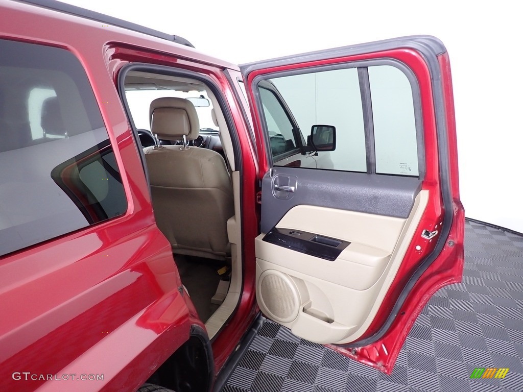 2011 Patriot Sport 4x4 - Deep Cherry Red Crystal Pearl / Dark Slate Gray/Light Pebble photo #35