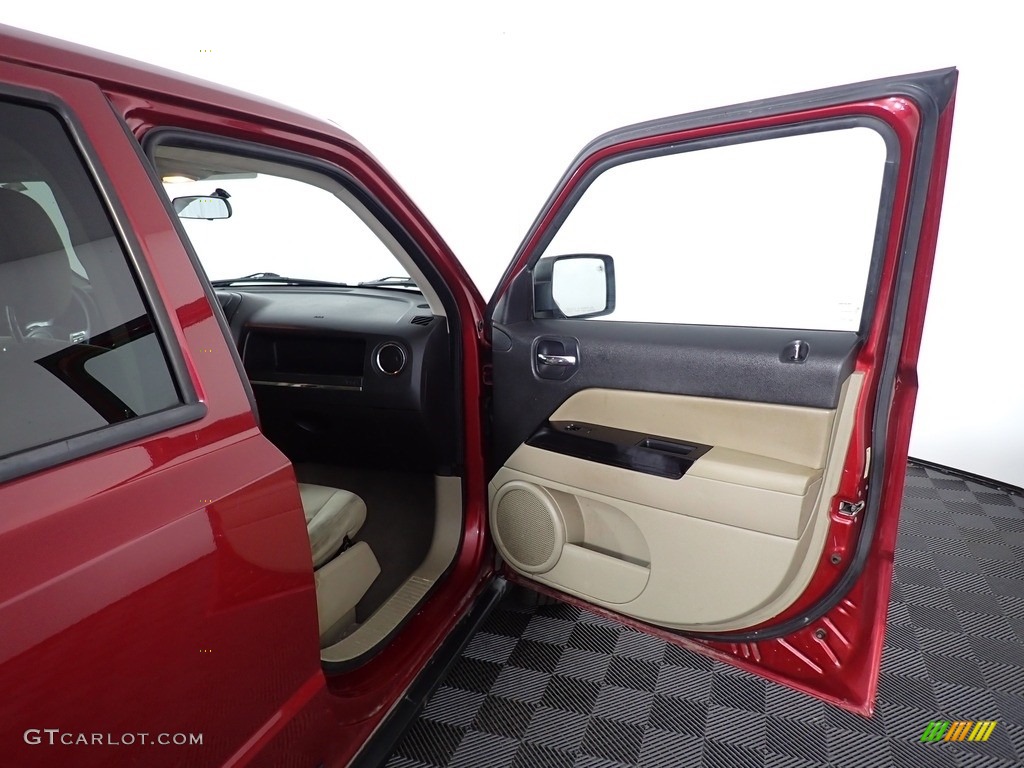 2011 Patriot Sport 4x4 - Deep Cherry Red Crystal Pearl / Dark Slate Gray/Light Pebble photo #37