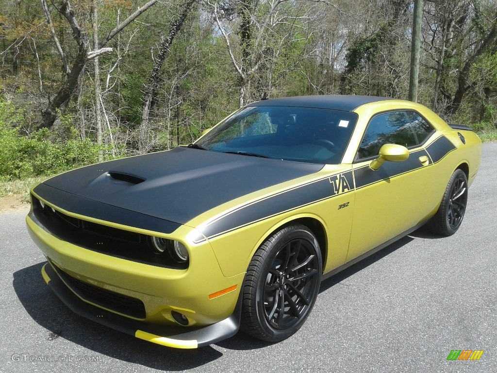 2021 Challenger R/T Scat Pack - Gold Rush / Black photo #2