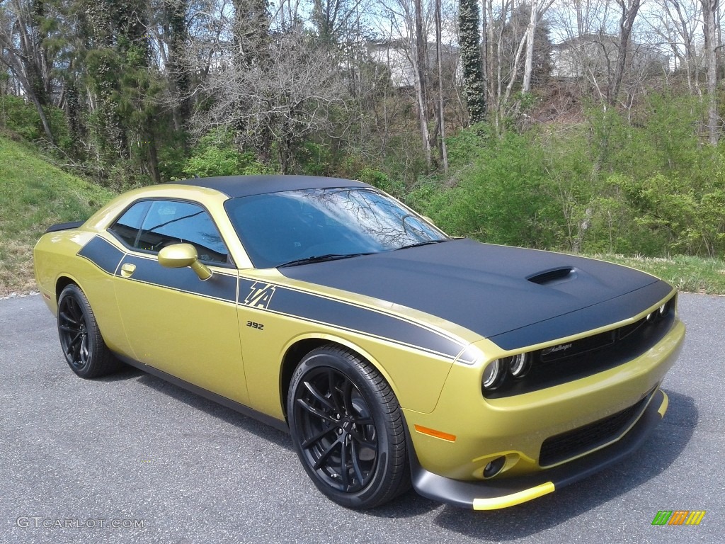 2021 Challenger R/T Scat Pack - Gold Rush / Black photo #4