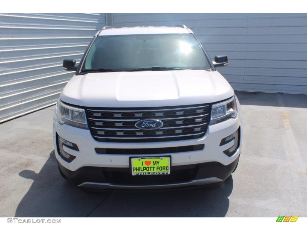 2017 Explorer XLT - Oxford White / Ebony Black photo #3