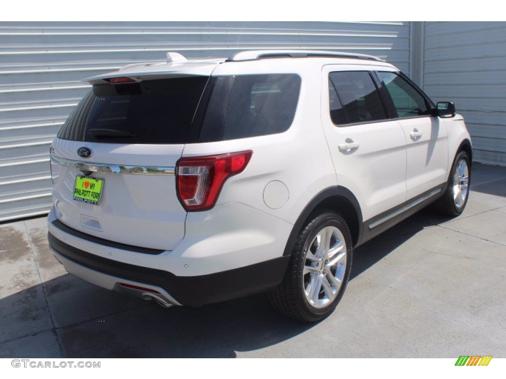 2017 Explorer XLT - Oxford White / Ebony Black photo #11