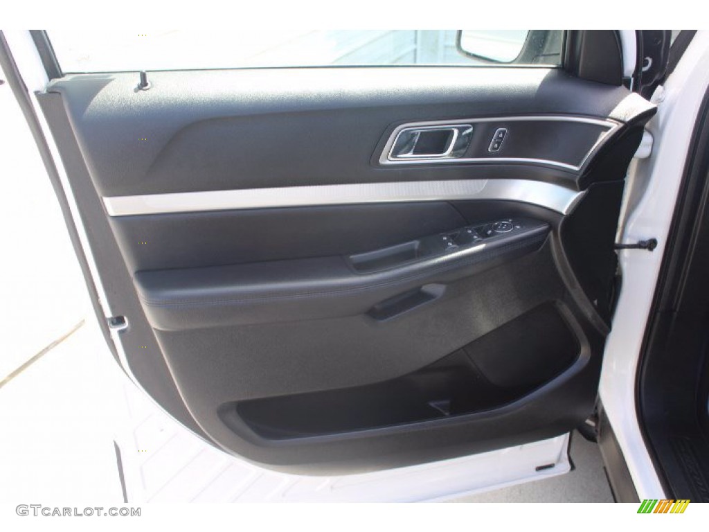 2017 Explorer XLT - Oxford White / Ebony Black photo #15