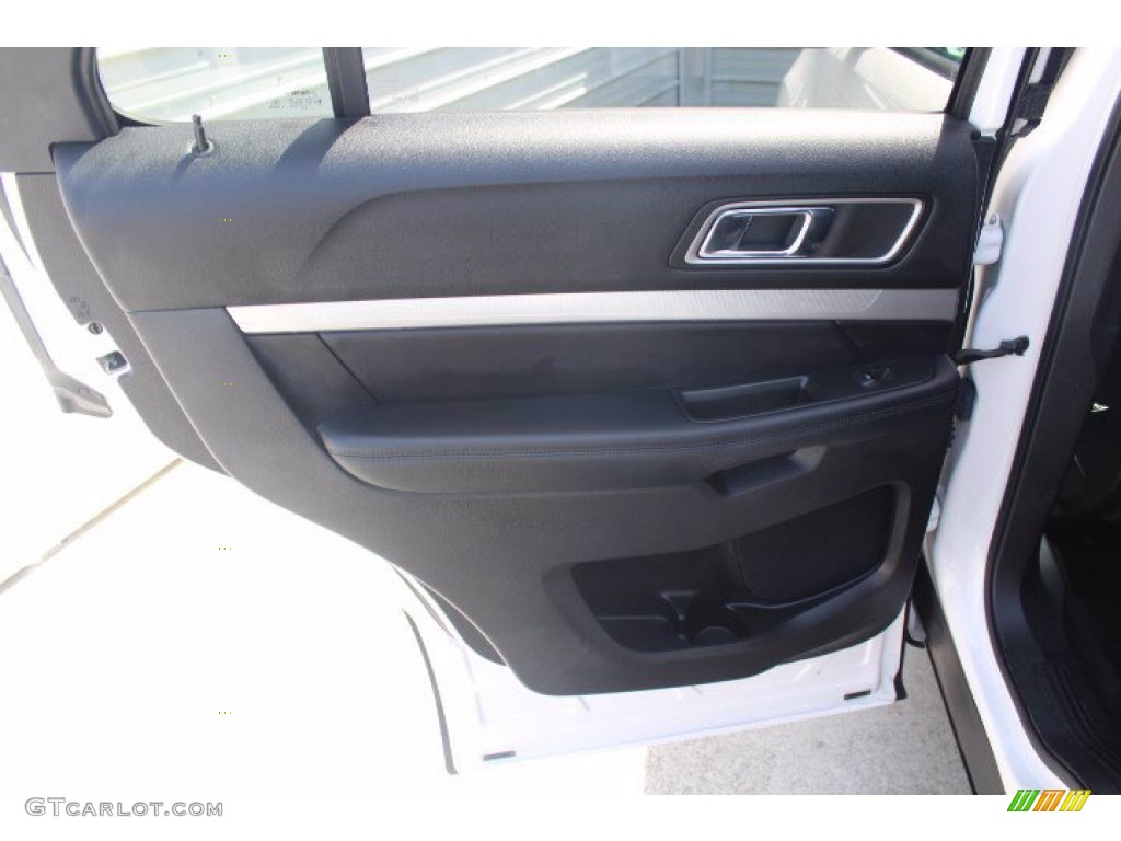 2017 Explorer XLT - Oxford White / Ebony Black photo #26