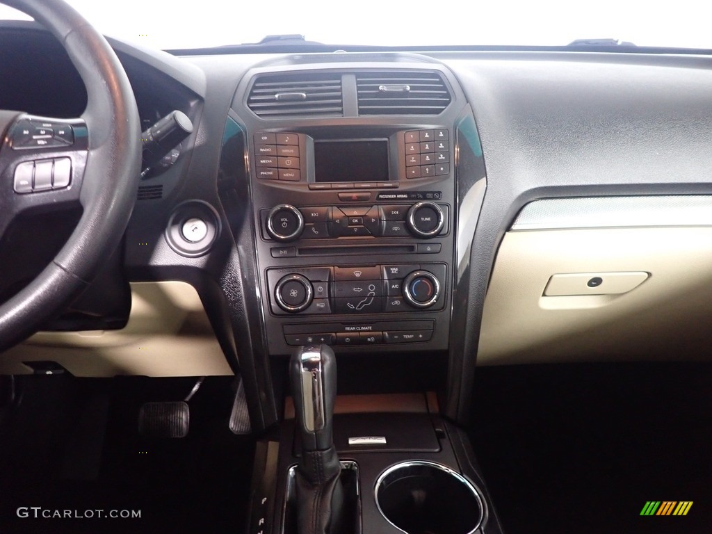 2016 Explorer 4WD - Oxford White / Medium Light Camel photo #26