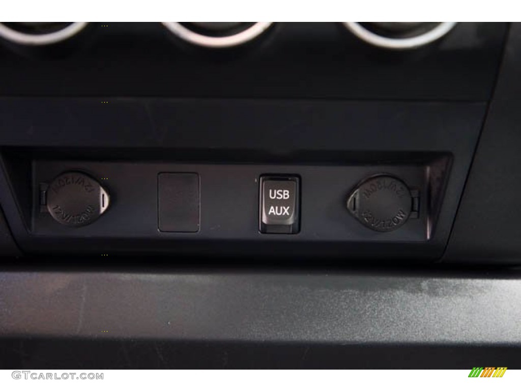 2014 Tundra SR Double Cab - Super White / Graphite photo #16