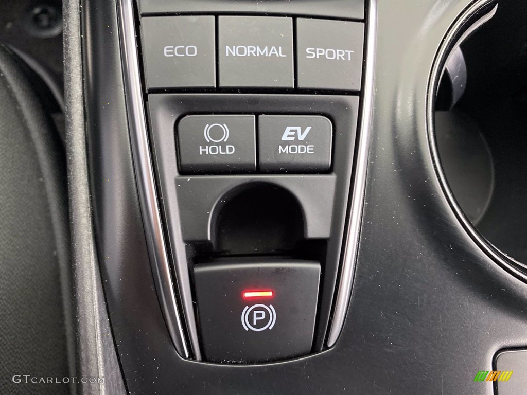 2019 Camry Hybrid LE - Celestial Silver Metallic / Black photo #28