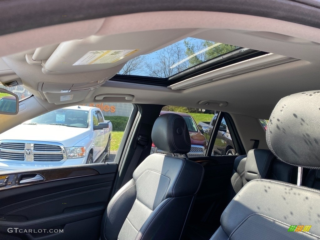 2014 ML 350 4Matic - Polar White / Black photo #33