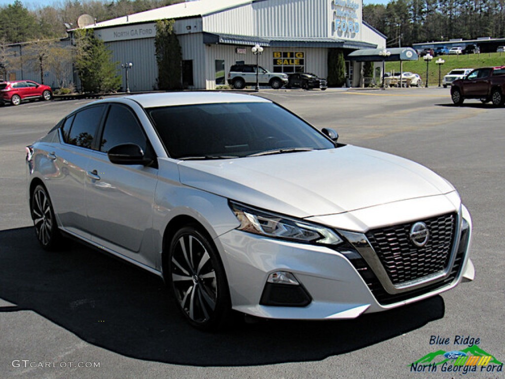 Brilliant Silver Metallic Nissan Altima Sr Photo