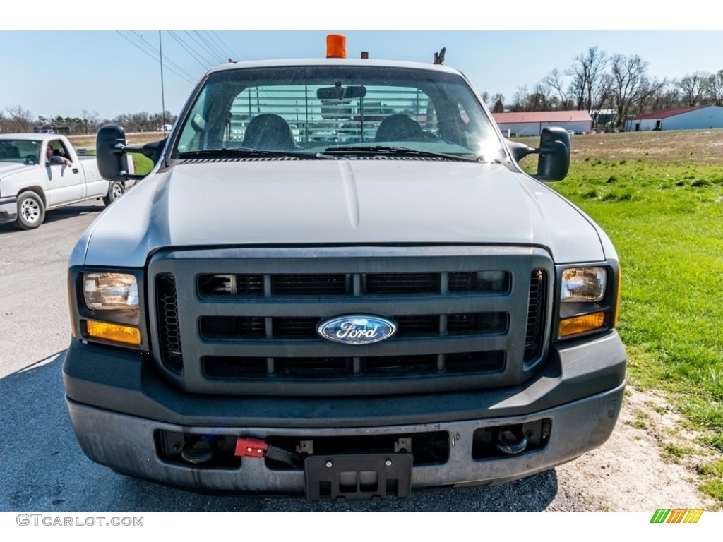 2007 F250 Super Duty XL Regular Cab - Oxford White Clearcoat / Medium Flint photo #9