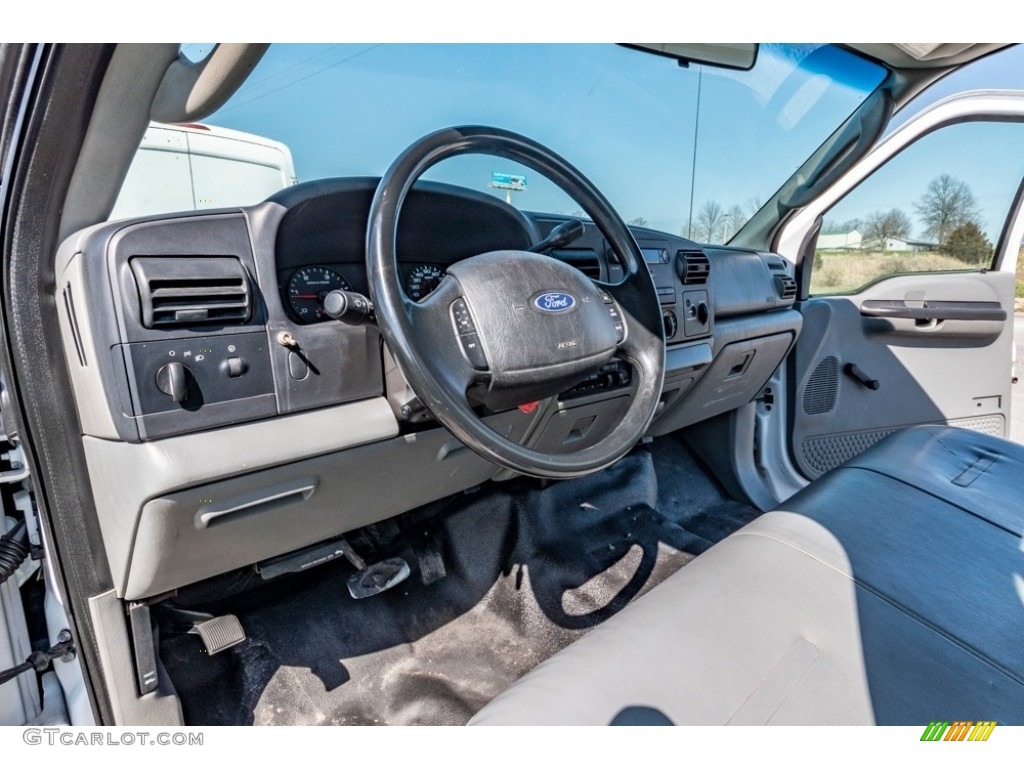 2007 F250 Super Duty XL Regular Cab - Oxford White Clearcoat / Medium Flint photo #21