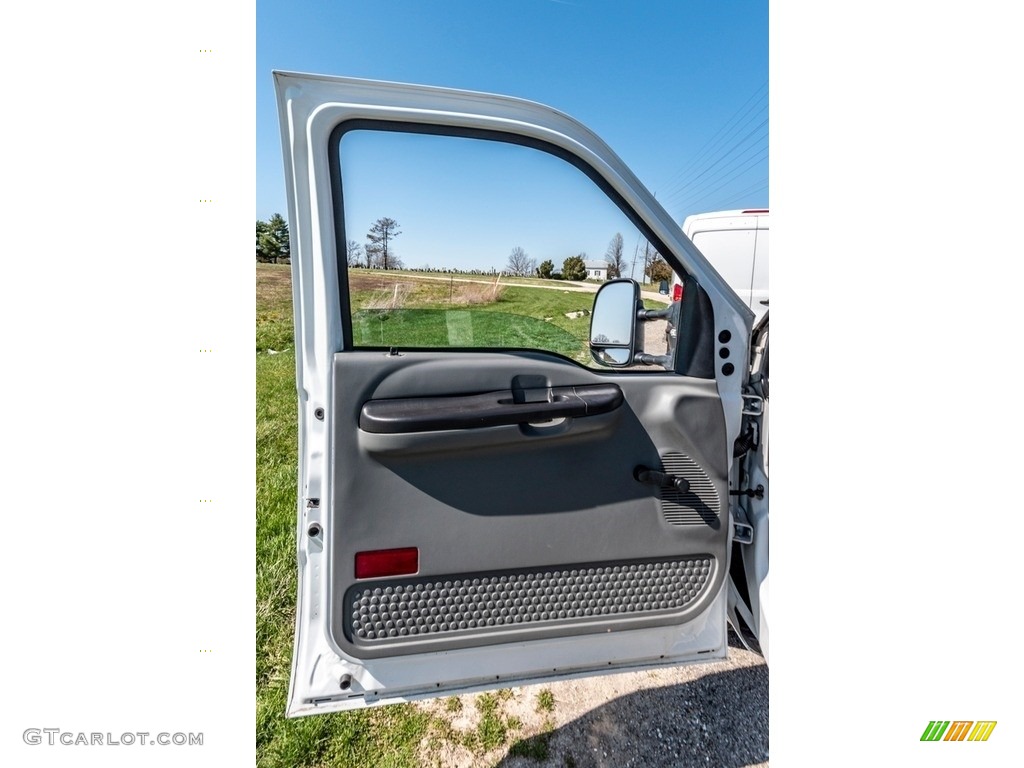 2007 F250 Super Duty XL Regular Cab - Oxford White Clearcoat / Medium Flint photo #22