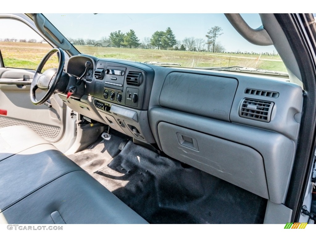 2007 F250 Super Duty XL Regular Cab - Oxford White Clearcoat / Medium Flint photo #29
