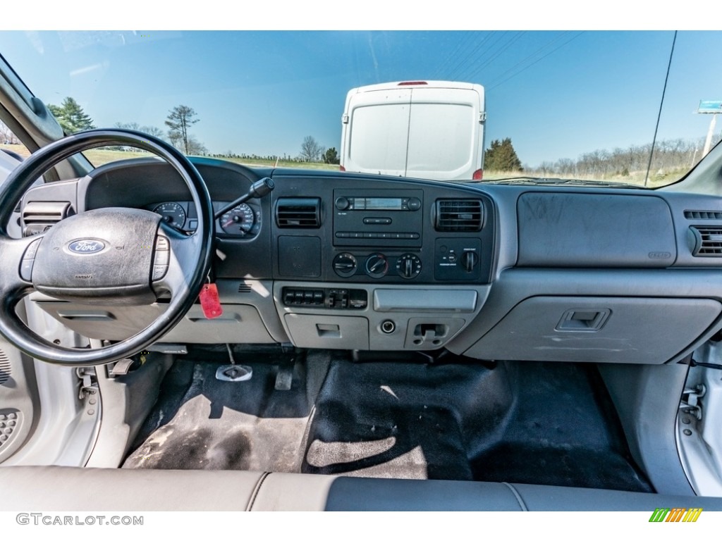 2007 F250 Super Duty XL Regular Cab - Oxford White Clearcoat / Medium Flint photo #32