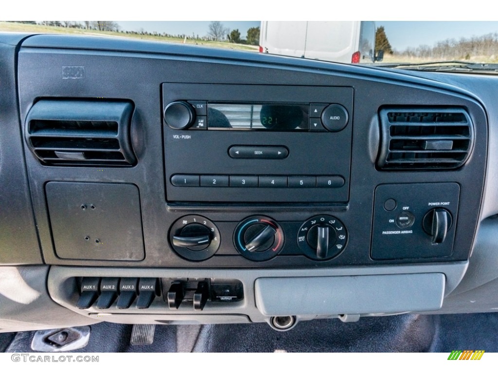 2007 F250 Super Duty XL Regular Cab - Oxford White Clearcoat / Medium Flint photo #33