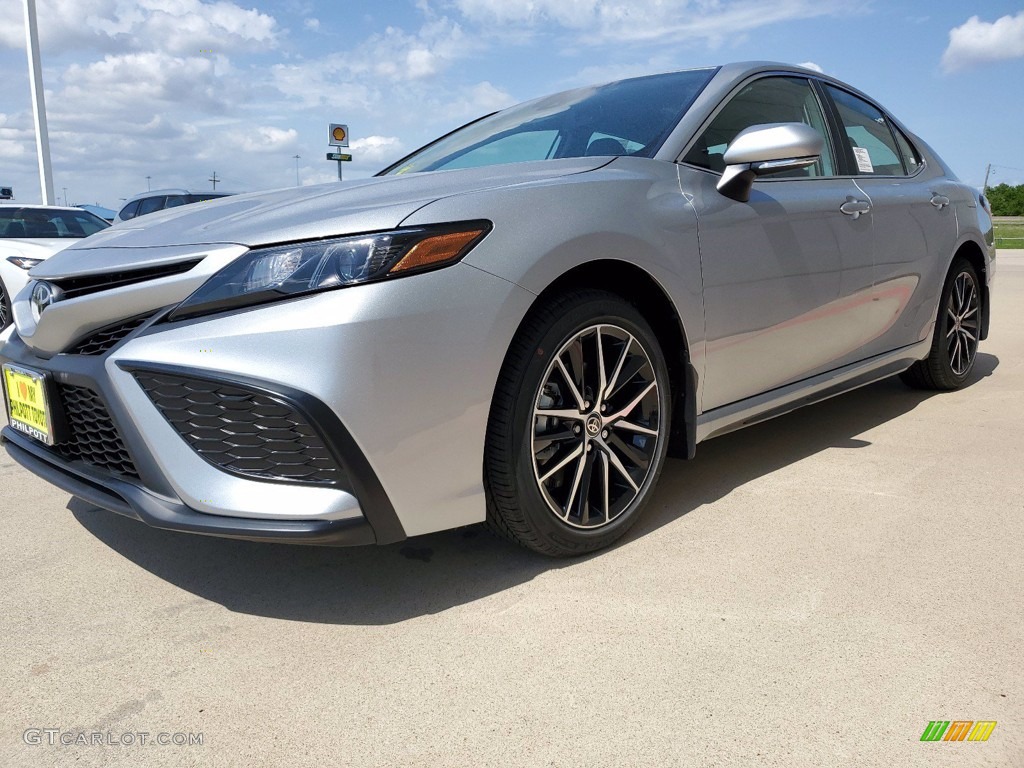 2021 Celestial Silver Metallic Toyota Camry SE 141577844 Photo 2
