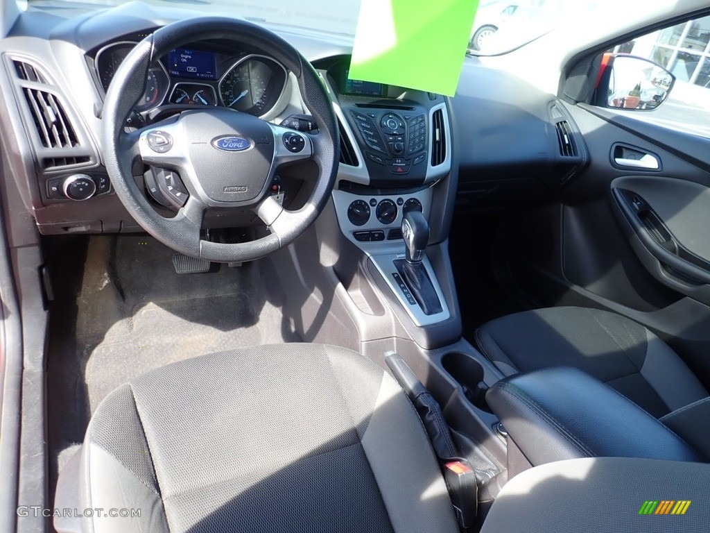 2014 Focus SE Sedan - Race Red / Charcoal Black photo #22