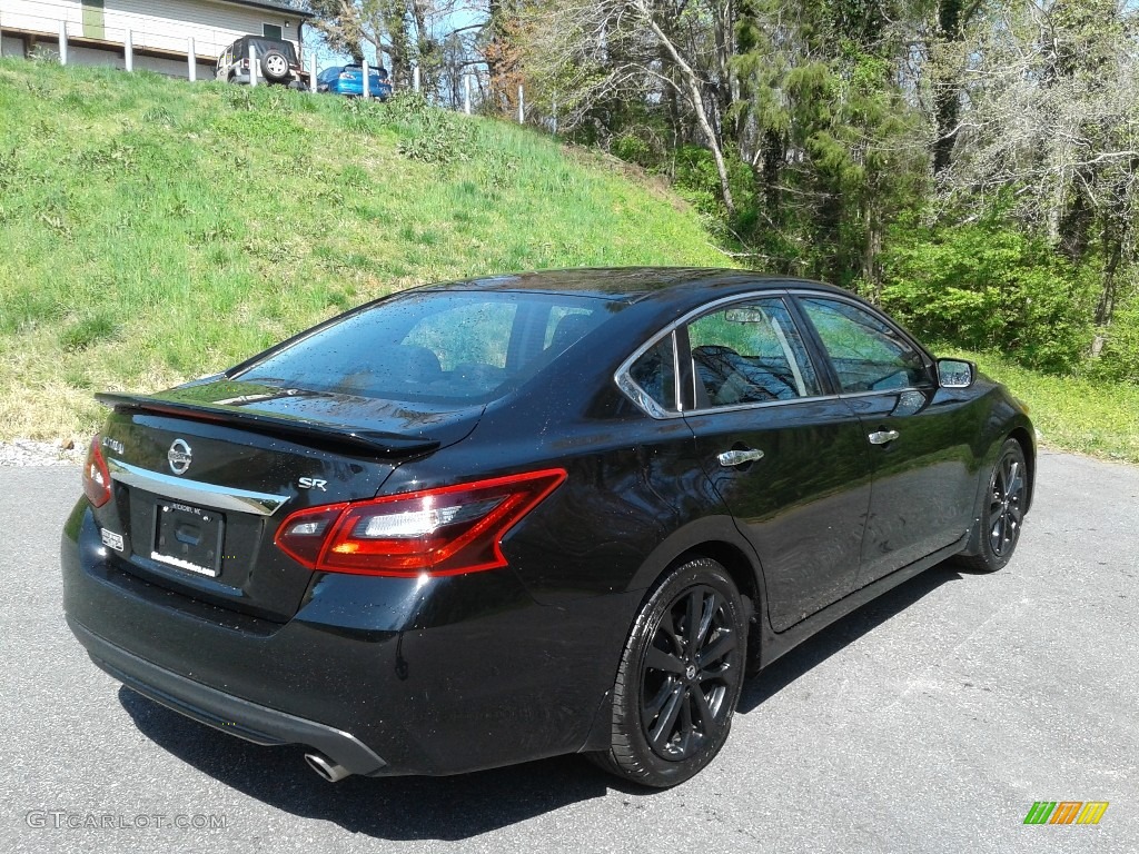 2017 Altima 2.5 SR - Super Black / Charcoal photo #6