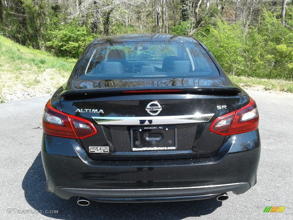 2017 Altima 2.5 SR - Super Black / Charcoal photo #7