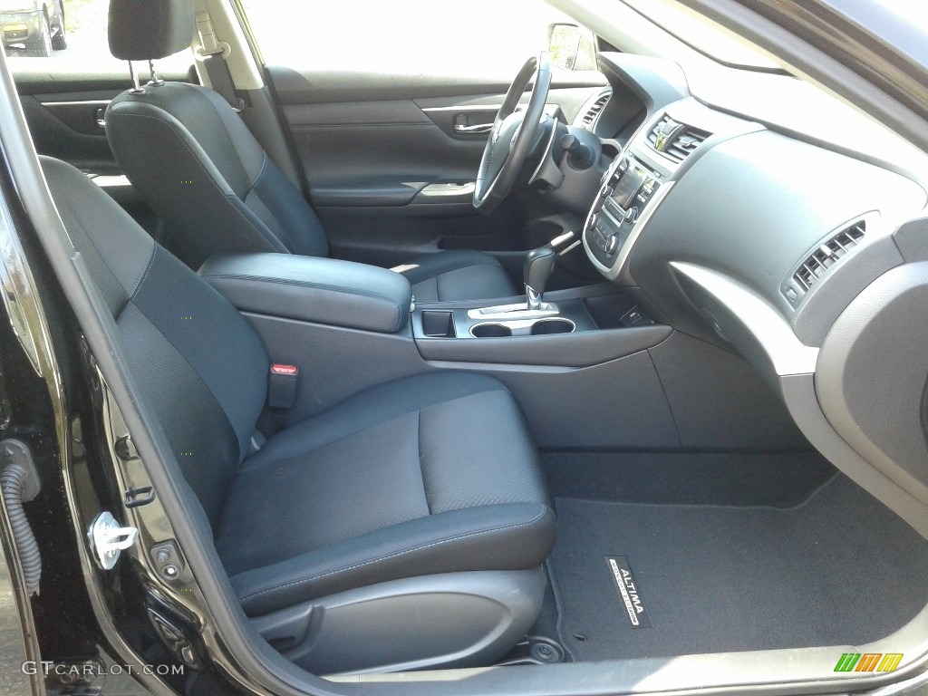2017 Altima 2.5 SR - Super Black / Charcoal photo #15
