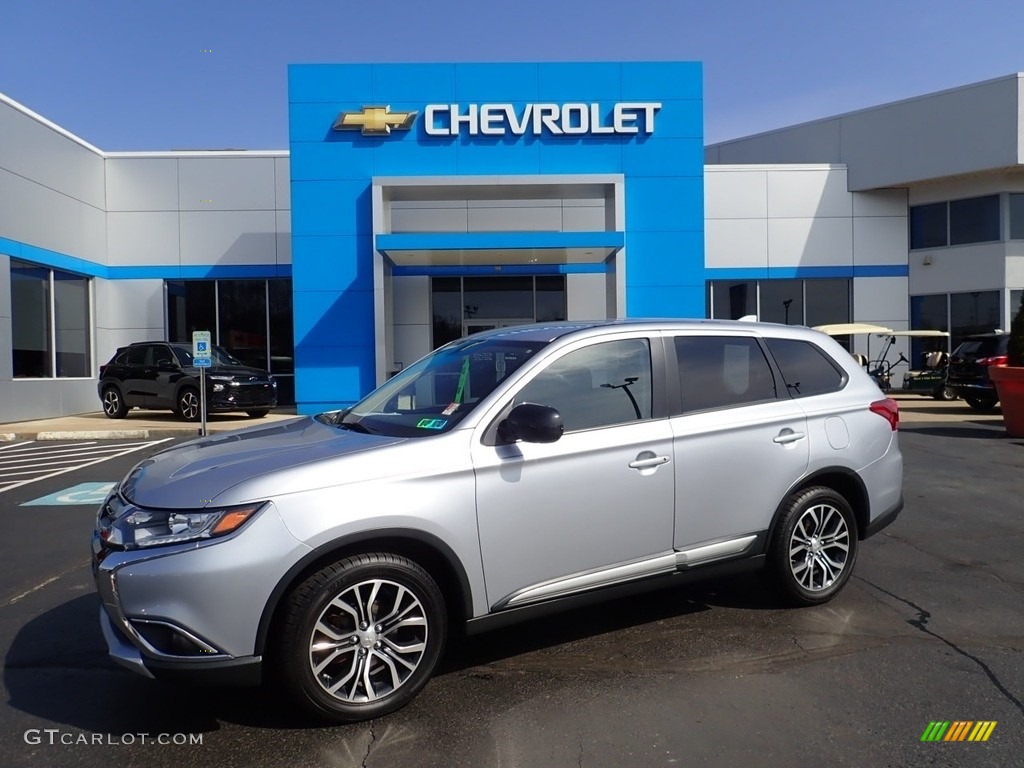 2017 Outlander ES AWC - Alloy Silver Metallic / Black photo #1