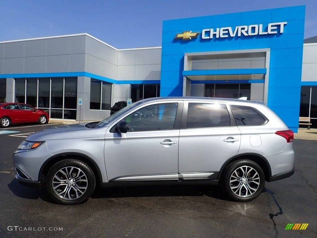 Alloy Silver Metallic 2017 Mitsubishi Outlander ES AWC Exterior Photo #141585671