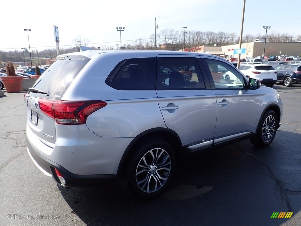 Alloy Silver Metallic 2017 Mitsubishi Outlander ES AWC Exterior Photo #141585802