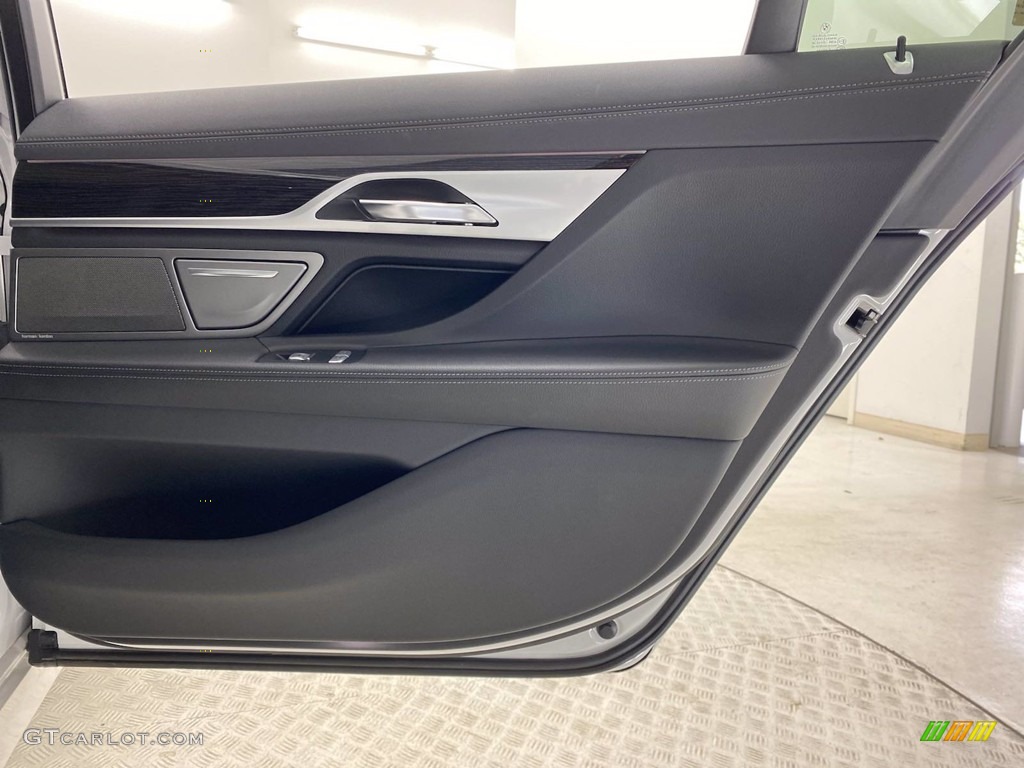 2018 7 Series 740i Sedan - Mineral White Metallic / Black photo #35