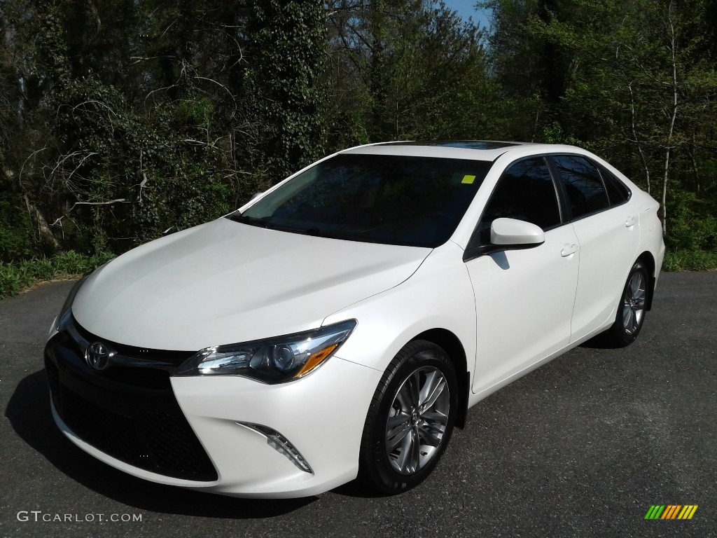 2017 Camry SE - Blizzard White Pearl / Black photo #2