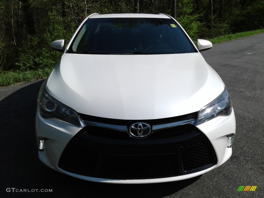 2017 Camry SE - Blizzard White Pearl / Black photo #3