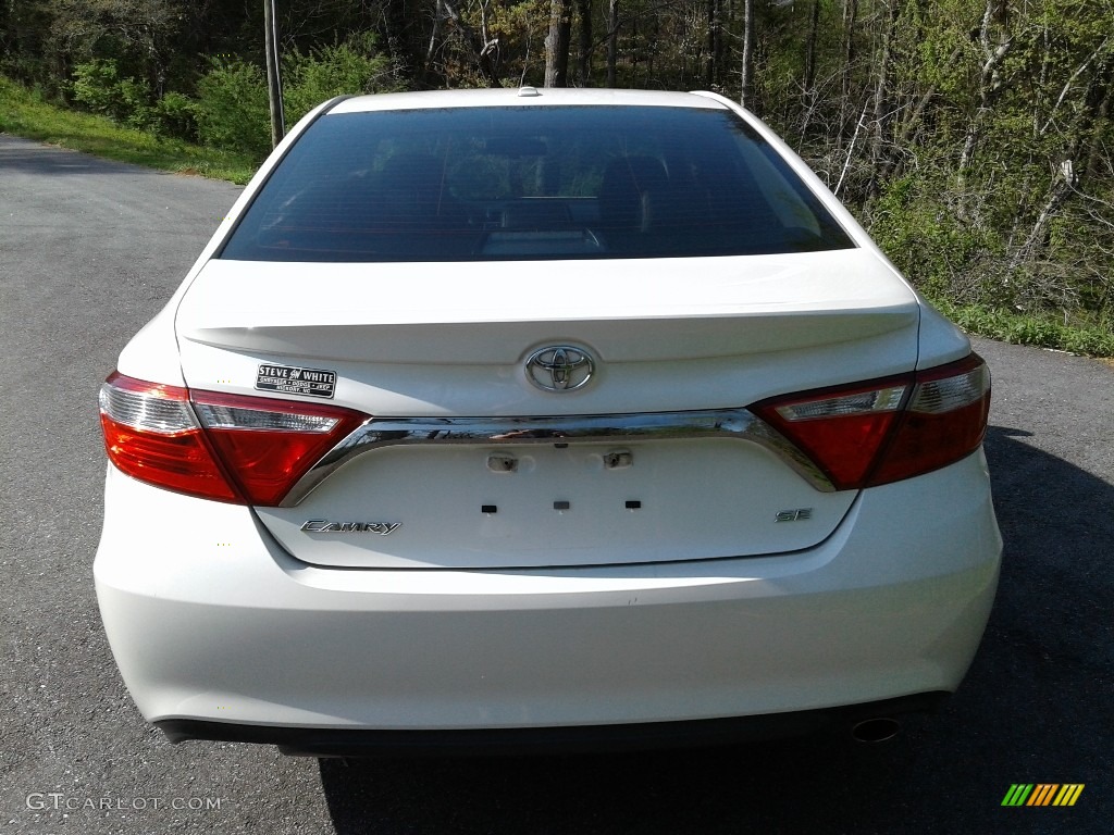 2017 Camry SE - Blizzard White Pearl / Black photo #7