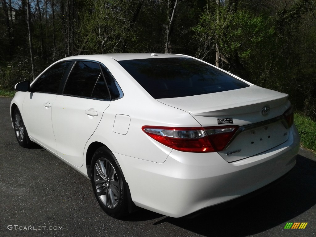 2017 Camry SE - Blizzard White Pearl / Black photo #8