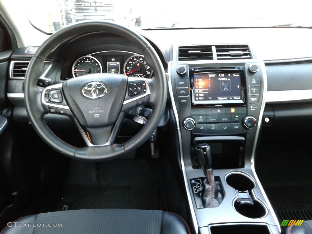 2017 Camry SE - Blizzard White Pearl / Black photo #16