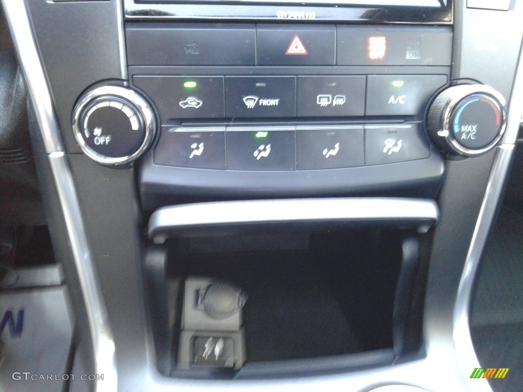 2017 Camry SE - Blizzard White Pearl / Black photo #22