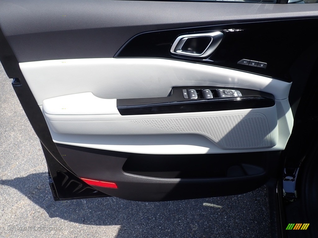 2022 Kia Carnival SX Prestige Door Panel Photos