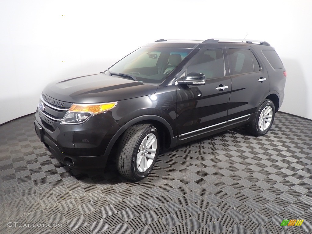 2011 Explorer XLT 4WD - Tuxedo Black Metallic / Medium Light Stone photo #10