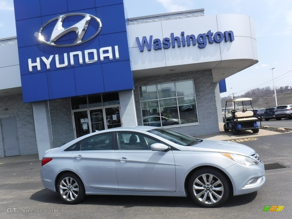 2013 Sonata SE - Iridescent Silver Blue Pearl / Gray photo #2