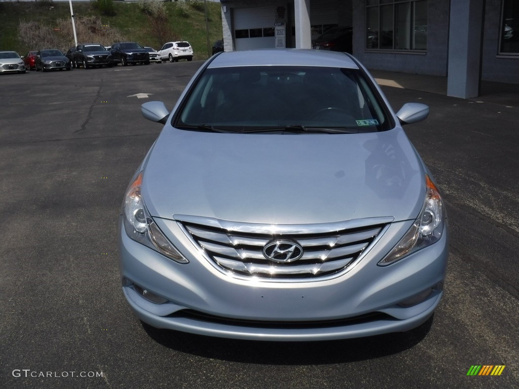 2013 Sonata SE - Iridescent Silver Blue Pearl / Gray photo #4