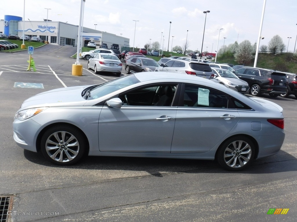 2013 Sonata SE - Iridescent Silver Blue Pearl / Gray photo #6