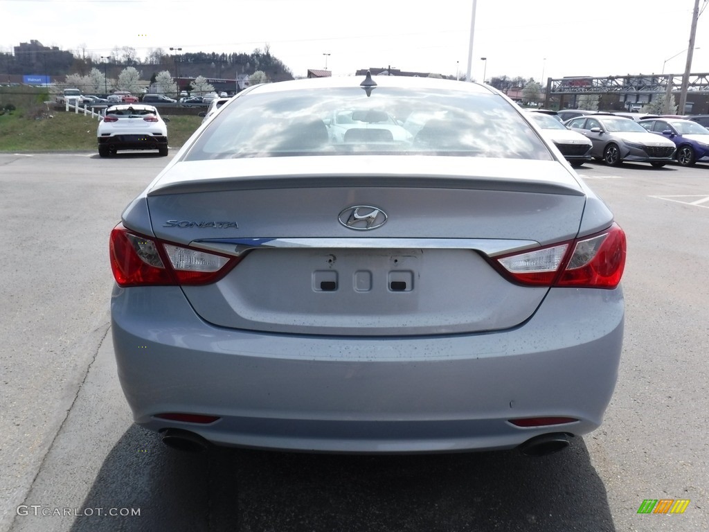 2013 Sonata SE - Iridescent Silver Blue Pearl / Gray photo #8
