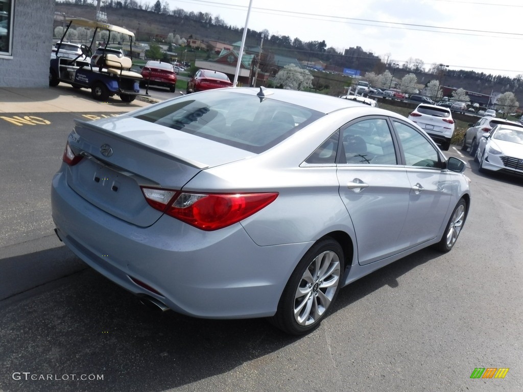 2013 Sonata SE - Iridescent Silver Blue Pearl / Gray photo #9