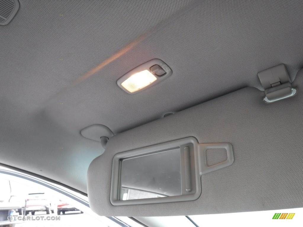 2013 Sonata SE - Iridescent Silver Blue Pearl / Gray photo #22