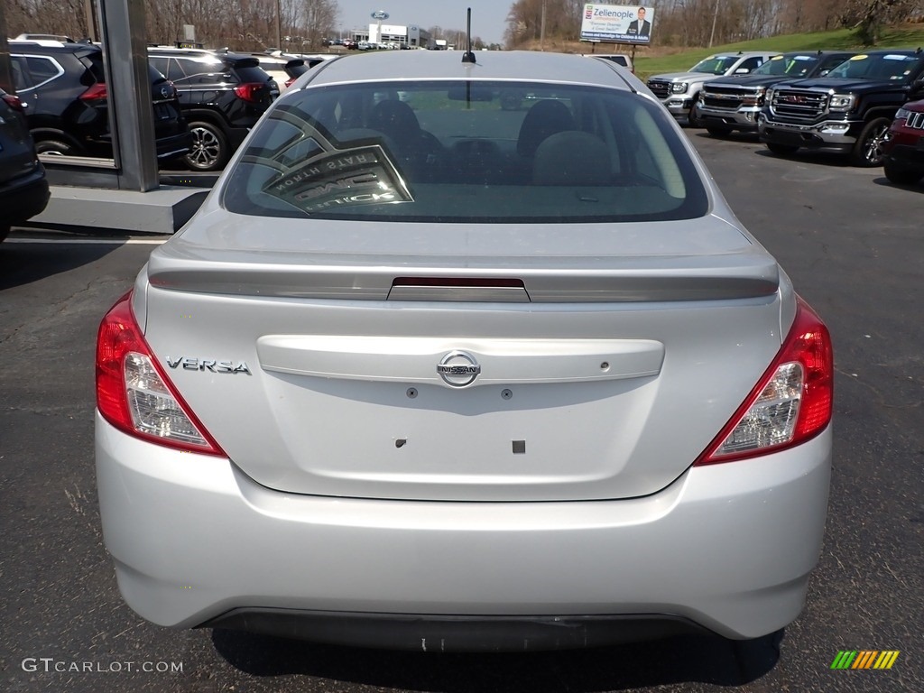 2018 Versa S Plus - Brilliant Silver / Charcoal photo #10