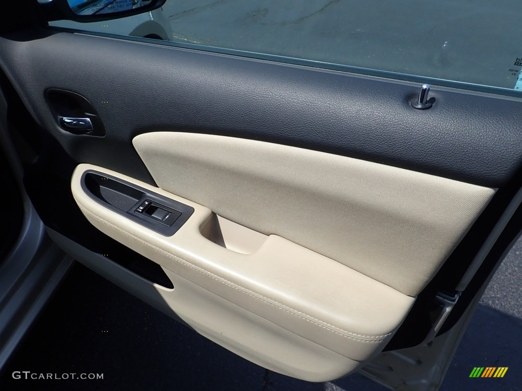 2014 200 LX Sedan - Cashmere Pearl / Black/Light Frost Beige photo #16