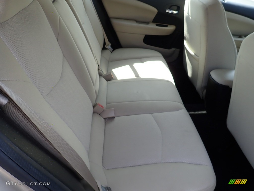 2014 200 LX Sedan - Cashmere Pearl / Black/Light Frost Beige photo #17