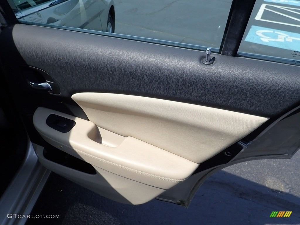 2014 200 LX Sedan - Cashmere Pearl / Black/Light Frost Beige photo #18