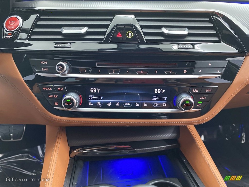 2018 BMW M5 Sedan Controls Photos