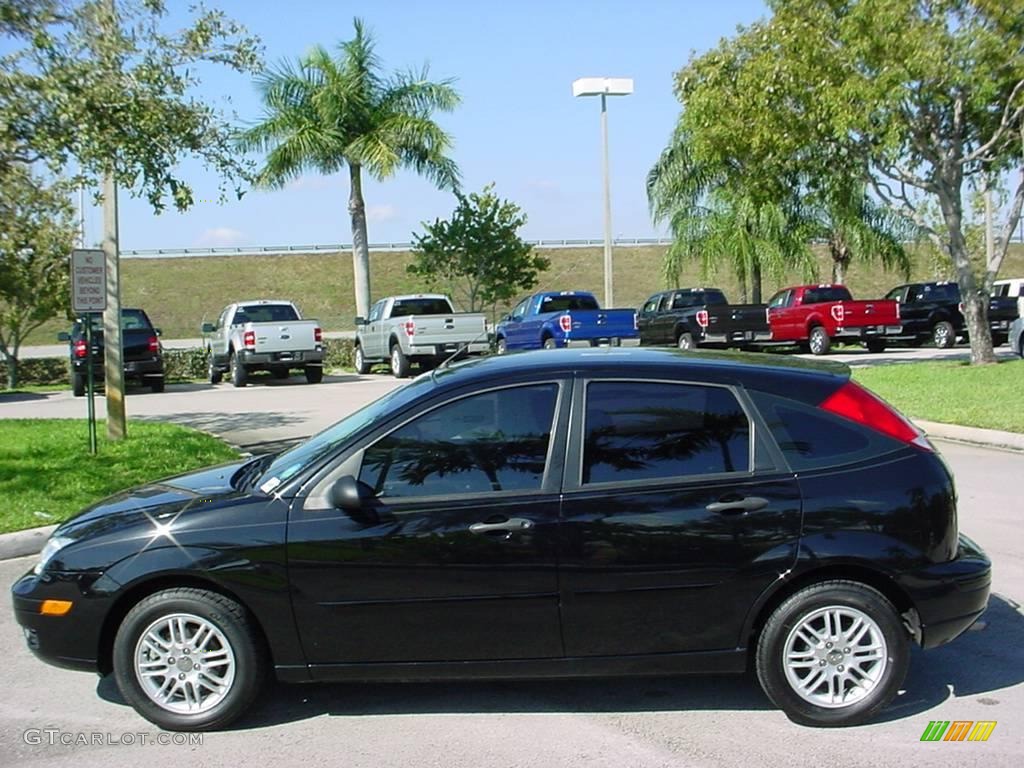 2007 Focus ZX5 S Hatchback - Pitch Black / Charcoal photo #6