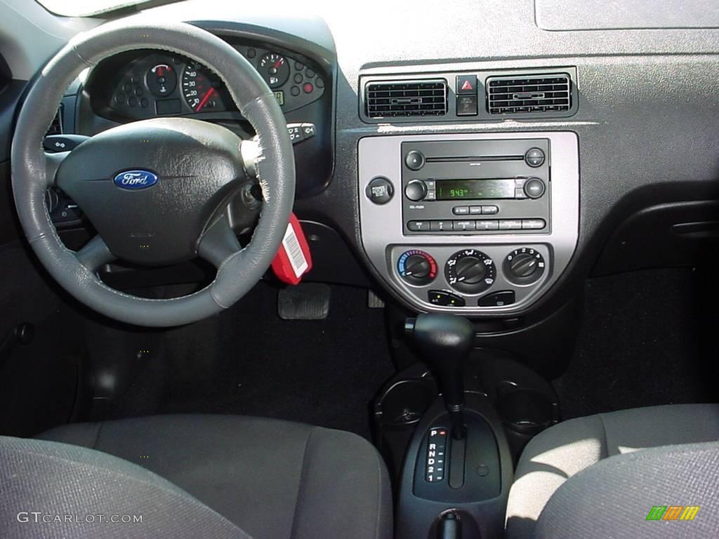 2007 Focus ZX5 S Hatchback - Pitch Black / Charcoal photo #12