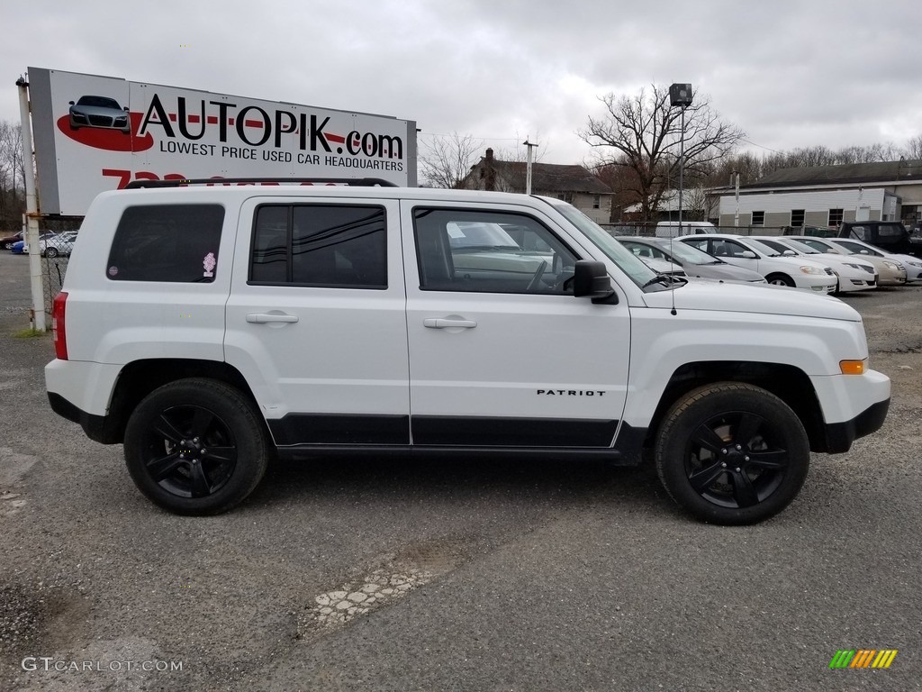 2015 Patriot Sport 4x4 - Bright White / Dark Slate Gray/Light Pebble Beige photo #3